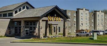 Chateau Nova Hotel Форт-МакМеррей Екстер'єр фото